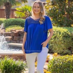 ATTENTION flowry beautiful top- perfect cond- XL